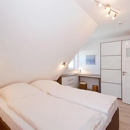 Haus 170, Kiefernweg 3 *