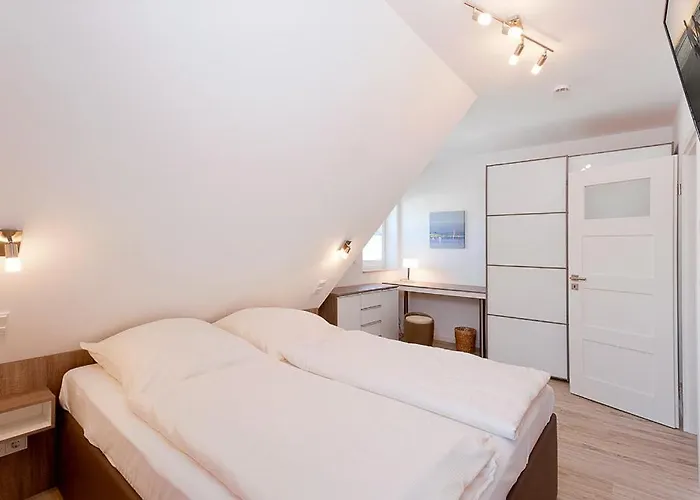 Haus 170, Kiefernweg 3 *